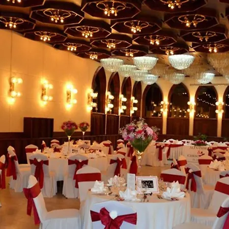 Konferencia فندق 3*
